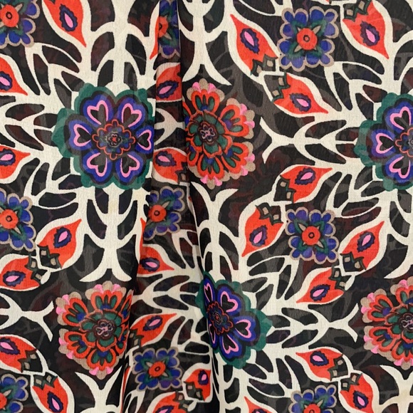 Old Navy blouse.  Size large - Picture 3 of 4